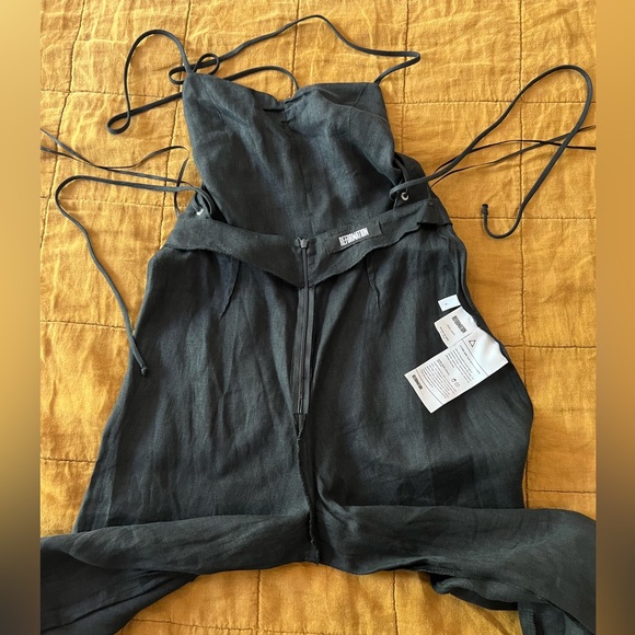 Reformation Oregano Linen Wide Leg
Jumpsuit in Black Size 4 - Picture 9 of 13